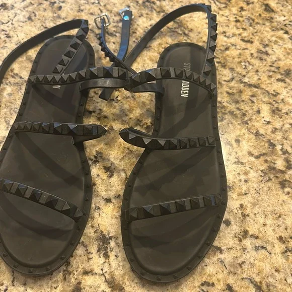 🍄SPRING SALE- firm price 🍄Steve Madden Black Studded Gladiator Flats - Picture 9 of 16